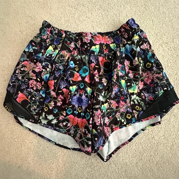 Lululemon Shorts, SZ 4 - Picture 2 of 3